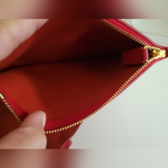 Saint Laurent Large Red Leather Tote with Pouch - Picture 8 of 16